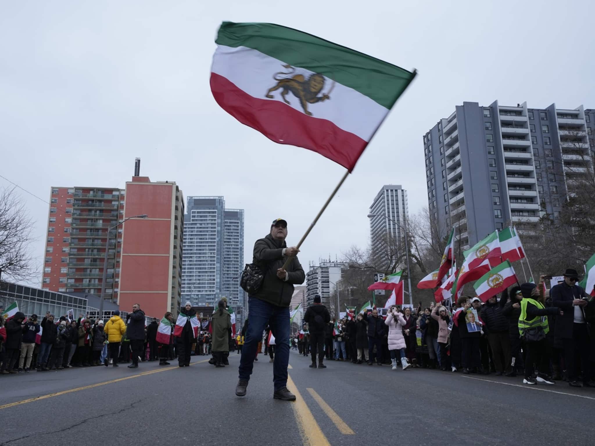 ‘একটাও গুলি চলেনি, কিন্তু মিসাইল হামলার চেয়ে ভাল ফলাফল’ ! ডলারেই চাপে ইরান ‘একটাও গুলি চলেনি, কিন্তু মিসাইল হামলার চেয়ে ভাল ফলাফল’ ! ডলারেই চাপে ইরান