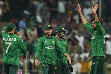 ১৩ ওভারে রান তাড়া না ৬১ রানে জয়? কোন সমীকরণে সেমিফাইনালে যেতে পারে পাকিস্তান, জেনে নিন