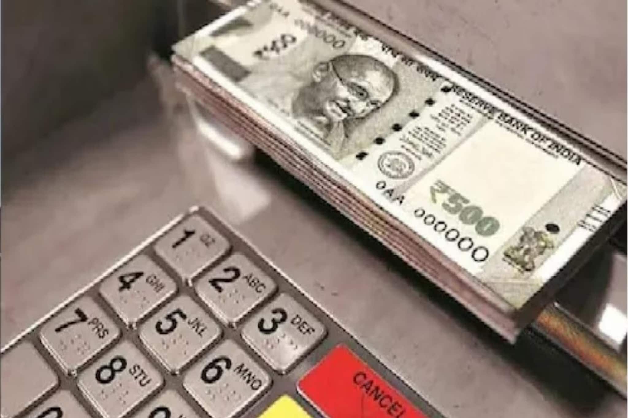 ATM মেশিন থেকে টাকা তোলার সময় বিদ্যুৎ চলে গেলে কী হবে? কেটে নেওয়া টাকা কি ফেরত দেওয়া হবে?