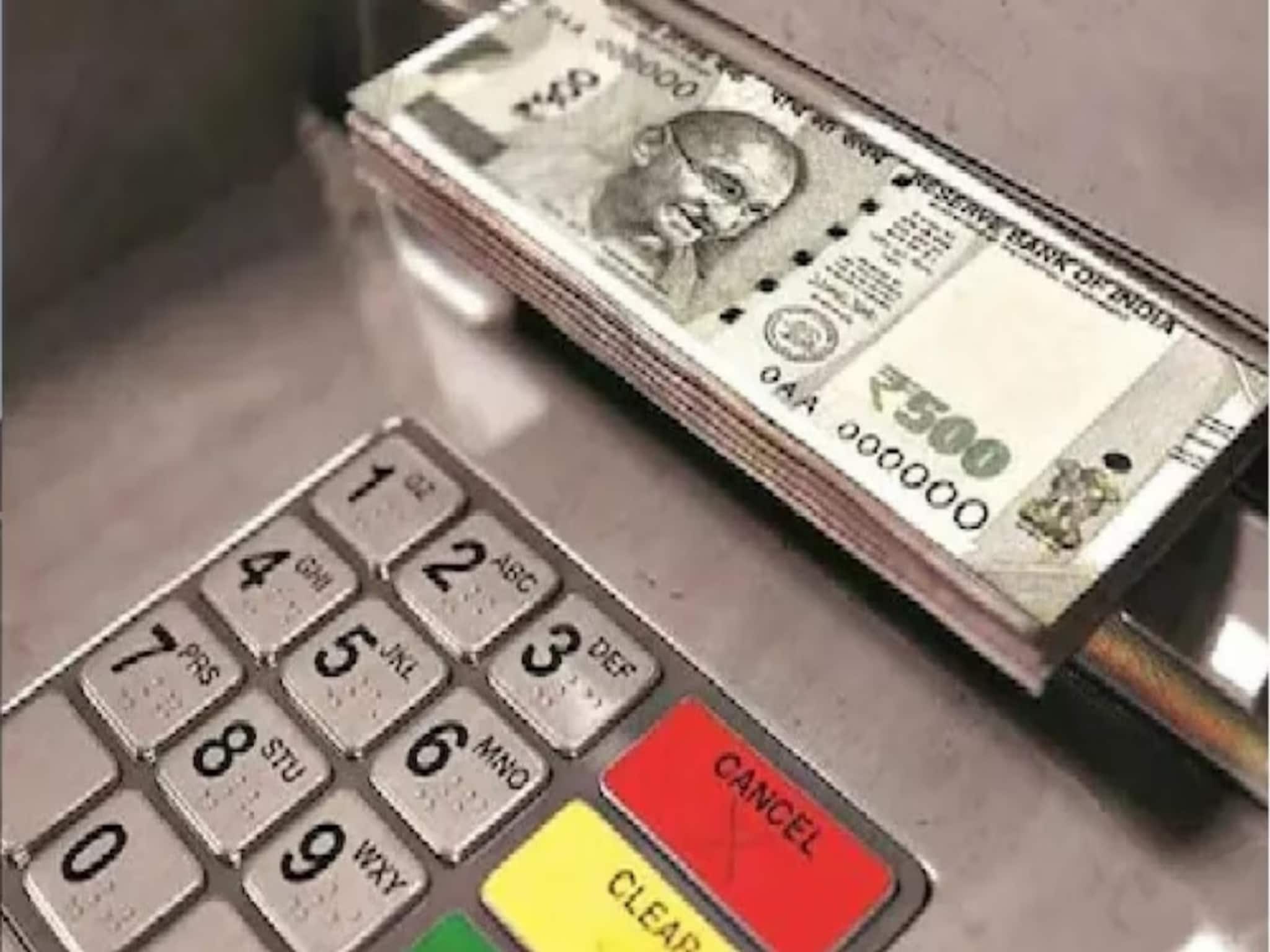 ATM মেশিন থেকে টাকা তোলার সময় বিদ্যুৎ চলে গেলে কী হবে? কেটে নেওয়া টাকা কি ফেরত দেওয়া হবে?