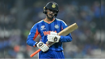 দক্ষিণ আফ্রিকার বিরুদ্ধে বাদ অভিষেক! তারকা ওপেনারকে নিয়ে বড় আপডেট দিলেন সূর্যকুমার যাদব দক্ষিণ আফ্রিকার বিরুদ্ধে বাদ অভিষেক! তারকা ওপেনারকে নিয়ে বড় আপডেট দিলেন সূর্যকুমার যাদব