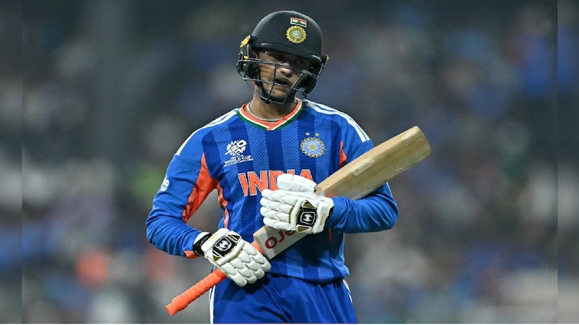 টানা তিনটি ম্যাচে শূন্য রানে আউট হয়েছেন অভিষেক শর্মা। সুপার এইটে দক্ষিণ আফ্রিকার বিরুদ্ধে প্রথম একাদশে জায়গা পাবেন কিনা বিশ্বের পয়লা নম্বর টি-২০ ব্যাটার নিয়েও তৈরি হয়েছে জল্পনা। বড় ম্যাচের আগে ভারতীয় দলের তারকা ওপেনারকে নিয়ে মুখ খুললেন খোদ অধিনায় সূর্যকুমার যাদব। টানা তিনটি ম্যাচে শূন্য রানে আউট হয়েছেন অভিষেক শর্মা। সুপার এইটে দক্ষিণ আফ্রিকার বিরুদ্ধে প্রথম একাদশে জায়গা পাবেন কিনা বিশ্বের পয়লা নম্বর টি-২০ ব্যাটার নিয়েও তৈরি হয়েছে জল্পনা। বড় ম্যাচের আগে ভারতীয় দলের তারকা ওপেনারকে নিয়ে মুখ খুললেন খোদ অধিনায় সূর্যকুমার যাদব।