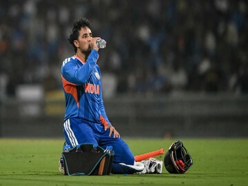 USA ম্যাচেও সুস্থ ছিলেন না, এবার অসুস্থ অভিষেক হাসপাতালে, পাকিস্তান ম্যাচের আগে খারাপ খবর