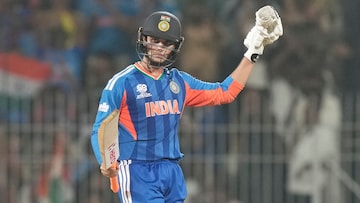 ব্যাটেই দিলেন সমালোচকদের জবাব! নিজের মেজাজেই রানে ফিরলেন অভিষেক শর্মা