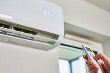 AC Service Tips : গরম পড়ে গেল! প্রায় ৫ মাস পর আবার বাড়িতে চলবে এসি! সাবধান! এই ছোট্ট কাজ না করে 'অন' করবেন না