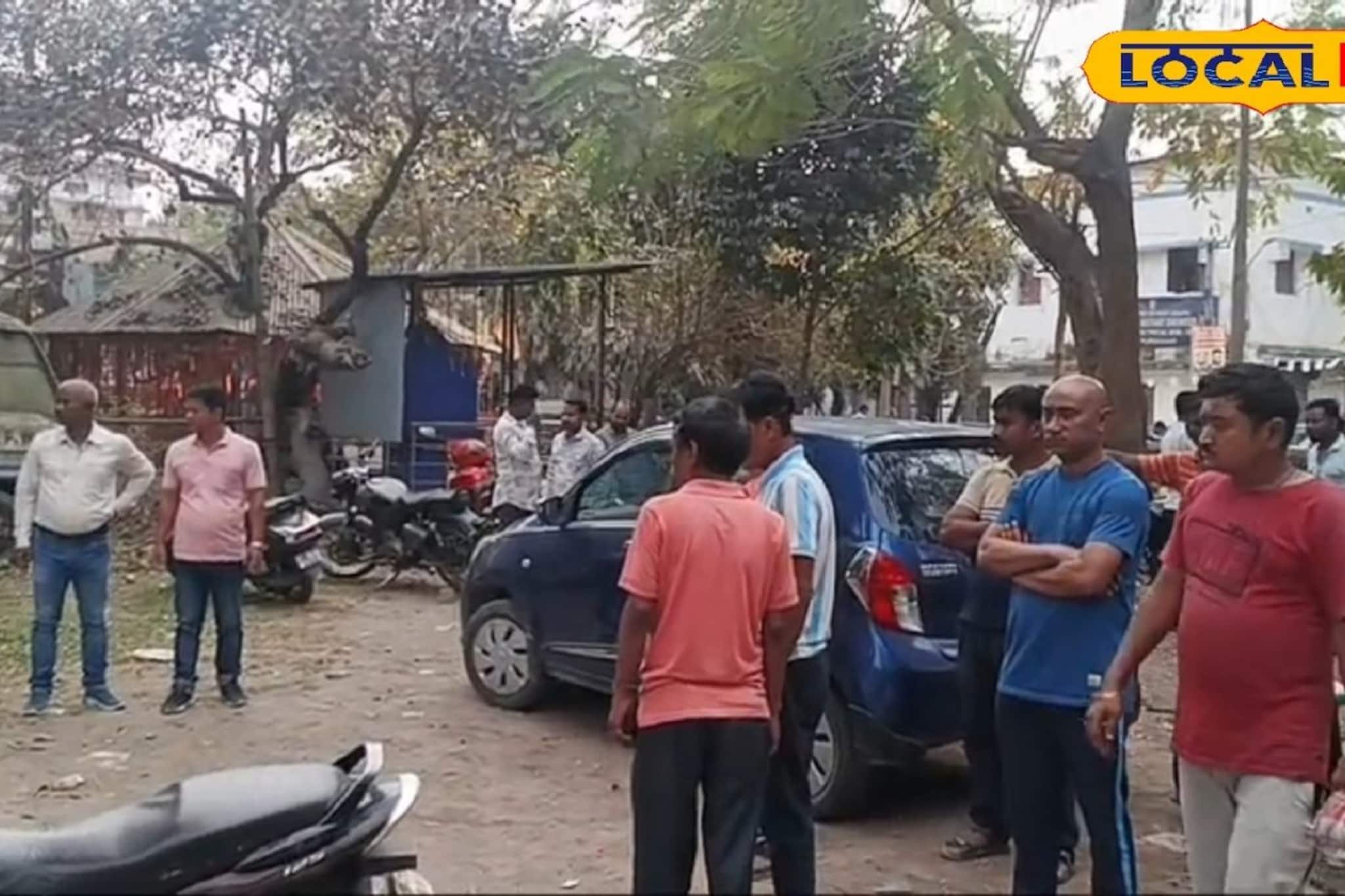 অনুষ্ঠানে যাচ্ছি বলে আর ফিরলেন না মা! পুলিশের ফোনে হাসপাতালে ছুটল ছেলে, তারপর... অনুষ্ঠানে যাচ্ছি বলে আর ফিরলেন না মা! পুলিশের ফোনে হাসপাতালে ছুটল ছেলে, তারপর...