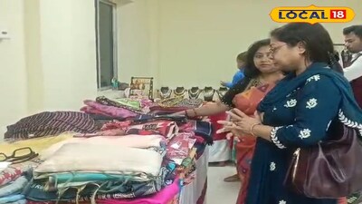 দোলের আগে প্রদর্শনী 