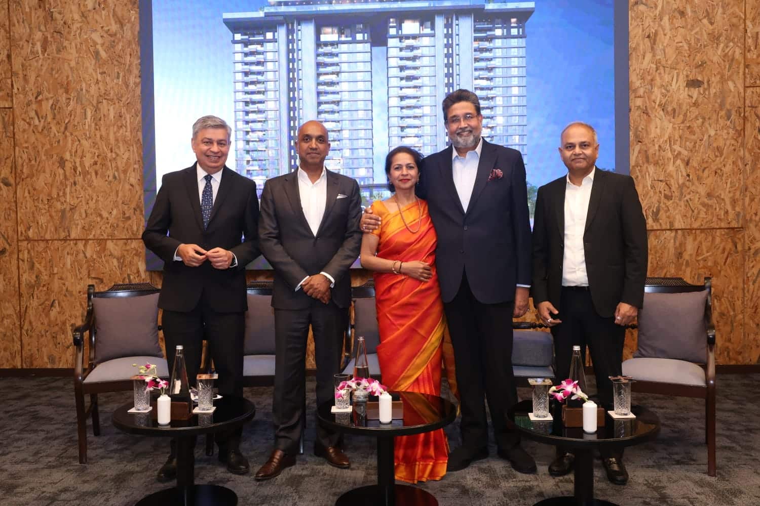 Vijay Dewan, Managing Director, Apeejay Surrendra Park Hotels, Karan Paul, Chairman, Apeejay Surrendra Group, Harshavardhan Neotia, Chairman, Ambuja Neotia Group, Priya Paul, Chairperson, Apeejay Surrendra Park Hotels and Pramod Ranjan Dwivedi, President and CEO, Ambuja Neotia Realty at the official unveiling of The Park Unizen.