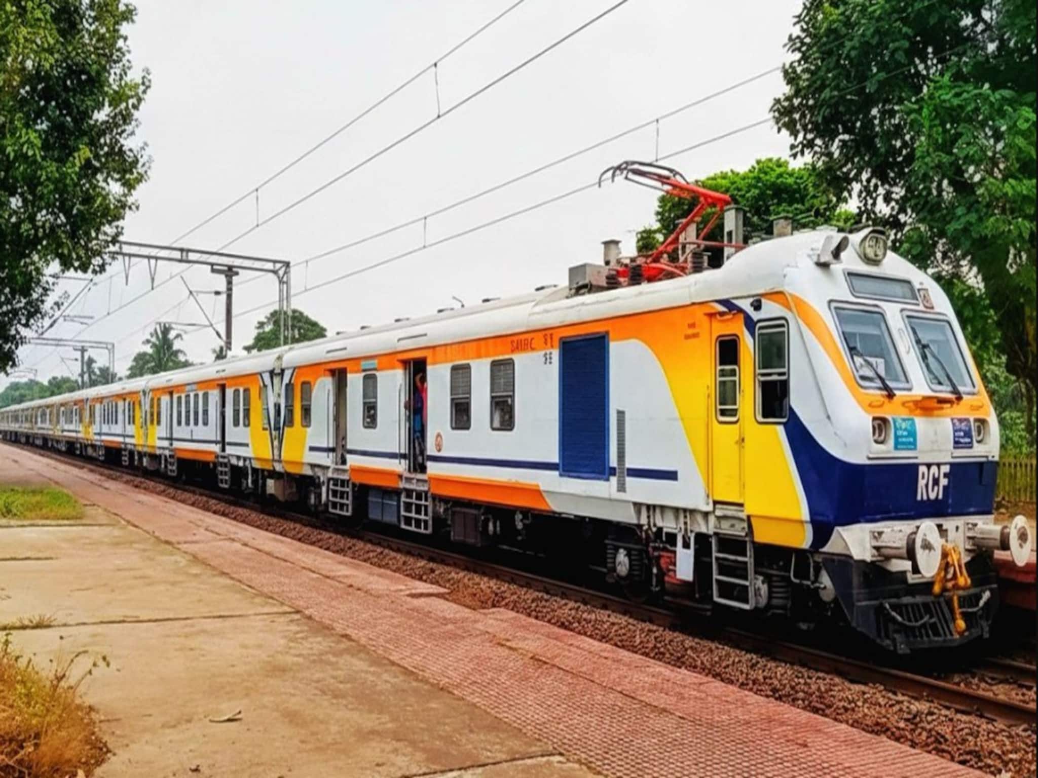 চালু হল বহু প্রতীক্ষিত মেমুু লোকাল, আসানসোলের সঙ্গে জুড়ল পুরুলিয়া-বোকারো!