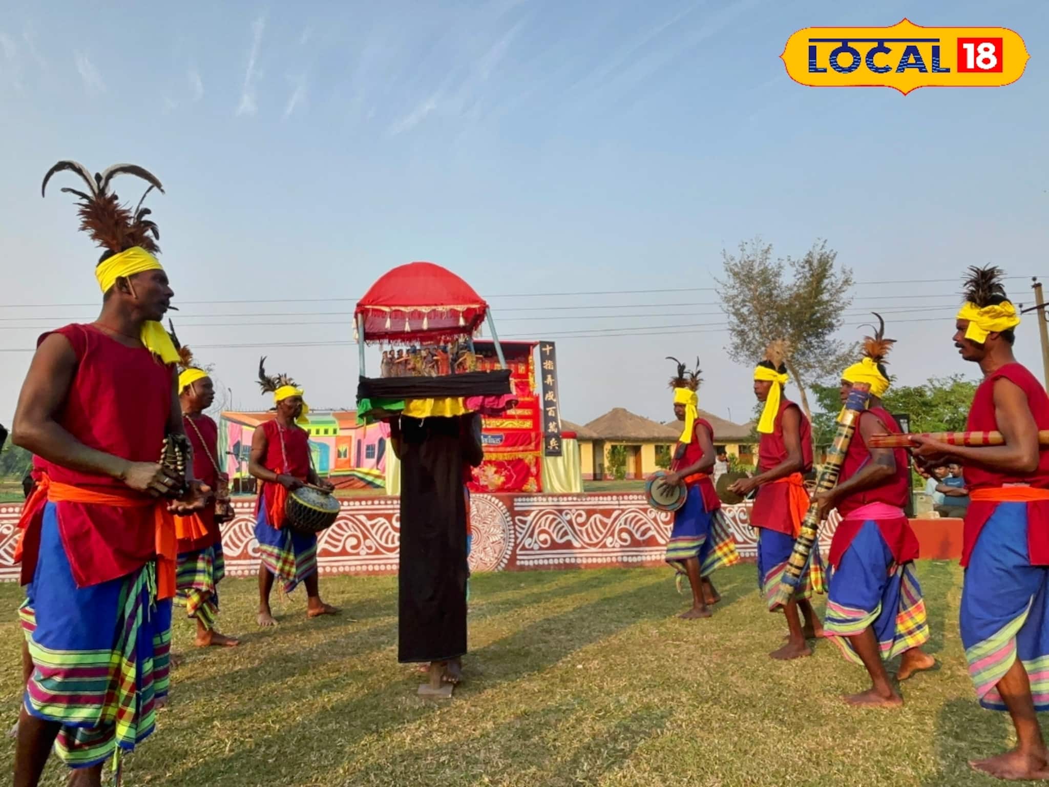 গ্রাম বাংলার ঐতিহ্যবাহী পুতুলনাচ চদর বদর! ধামসা-মাদলের সুরে জমে আসর, আপনি দেখেছেন! গ্রাম বাংলার ঐতিহ্যবাহী পুতুলনাচ চদর বদর! ধামসা-মাদলের সুরে জমে আসর, আপনি দেখেছেন!