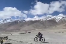 Bankura News: সাইকেল নিয়ে করেছেন গোটা বিশ্ব! এবার বাঁকুড়ায় হাজির অন্ধ্রপ্রদেশের মেয়ে