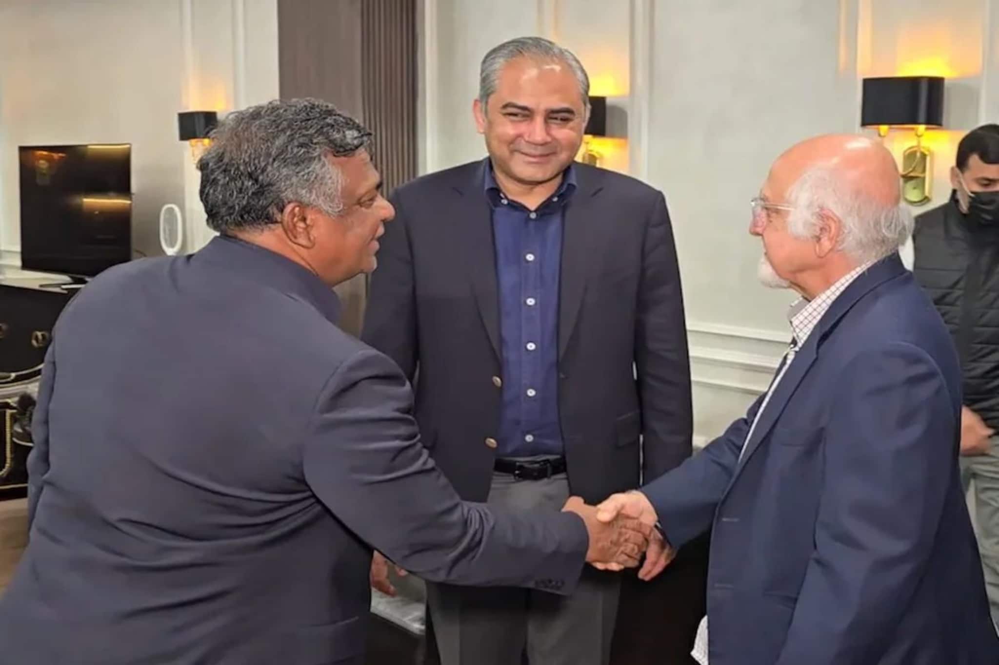 বয়কটের সিদ্ধান্ত থেকে ‘ইউ-টার্ন’! বিশ্বকাপে ভারত ম্যাচ খেলা নিয়ে সুর নরম পাকিস্তানের?