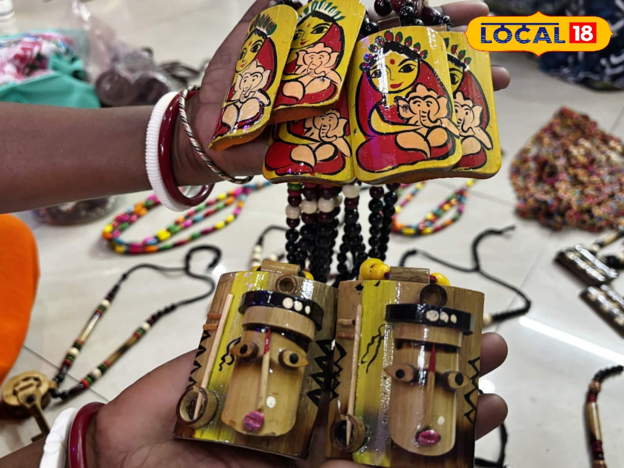 বাড়িতে বসে বাঁশের গয়না বানিয়ে খুলছে আয়ের পথ! নামমাত্র বিনিয়োগেই লাভের মুখ