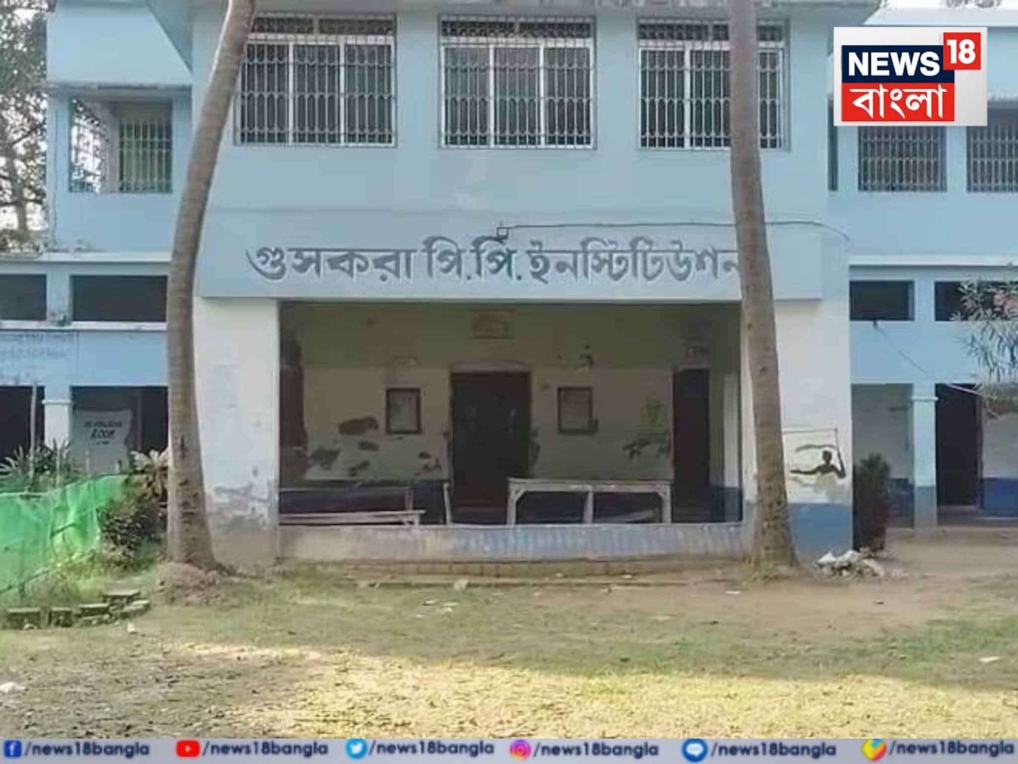 মাঠে বসেছিলেন মাধ্যমিক পরীক্ষার্থীর অভিভাবকেরা, হঠাৎ করে ঝাঁকে ঝাঁকে উড়ে এল মৌমাছি!