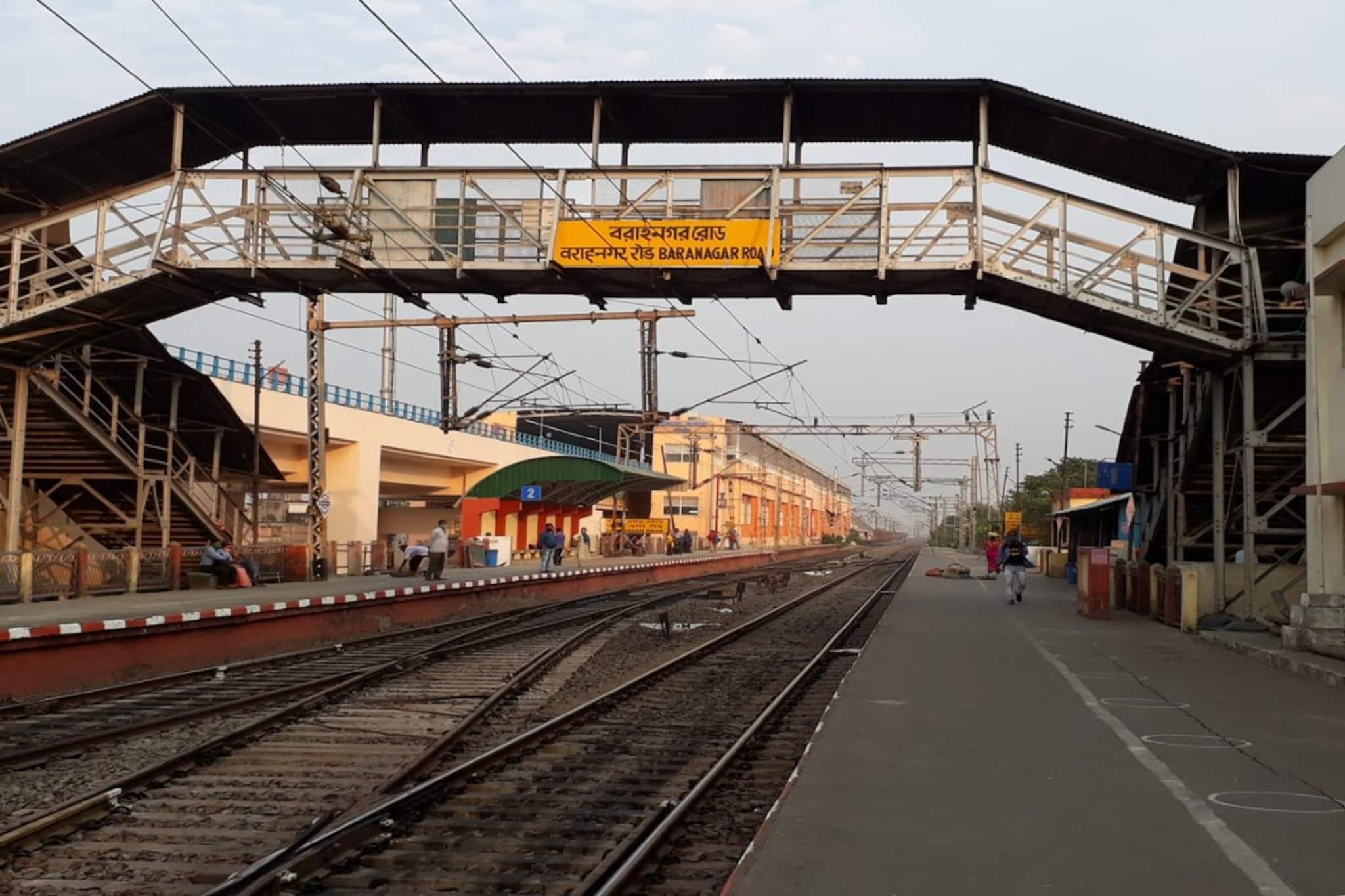 লাইন পারাপারের সময় চলন্ত ট্রেনের ধাক্কা, বরানগরে ব্রিজের কাছে মর্মান্তিক মৃত্যু মহিলার লাইন পারাপারের সময় চলন্ত ট্রেনের ধাক্কা, বরানগরে ব্রিজের কাছে মর্মান্তিক মৃত্যু মহিলার