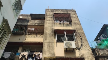 ৮৫ বছরের বৃদ্ধ হঠাৎই বহুতলের ছাদ থেকে ...বেনিয়াপুকুরে সকালেই তুলকালাম ৮৫ বছরের বৃদ্ধ হঠাৎই বহুতলের ছাদ থেকে ...বেনিয়াপুকুরে সকালেই তুলকালাম