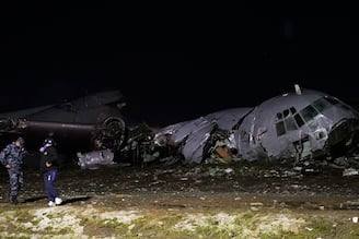 টেক অফের পরেই বিপত্তি ! টাকার বান্ডিল ভর্তি বিমান ভেঙে পড়ল বলিভিয়ার হাইওয়েতে, মৃত ১৫