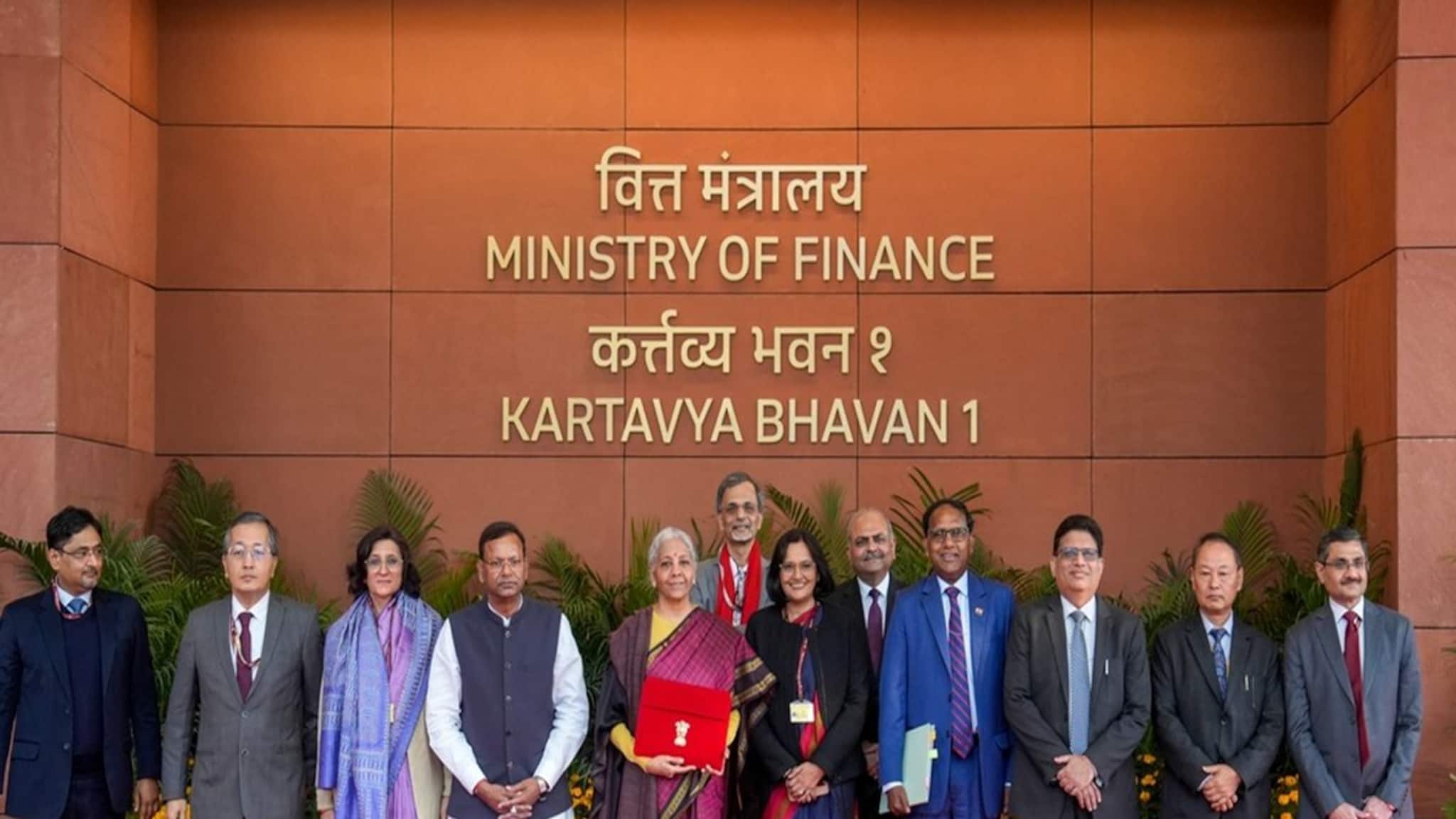 Union Budget 2026 LIVE : কেন্দ্রের বাজেটে দাম কমল কোন কোন জিনিসের? দাম বাড়লই বা কীসের?