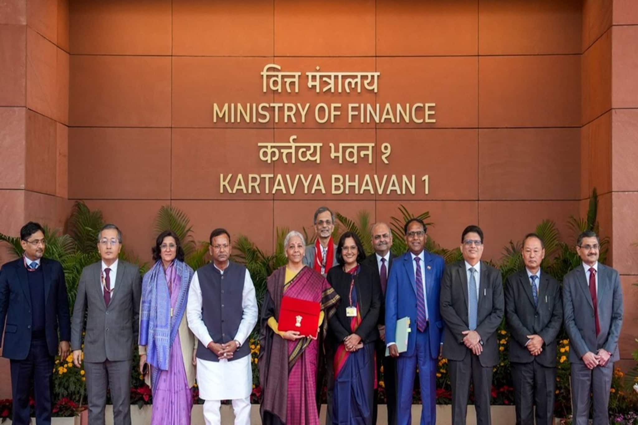 কেন্দ্রের বাজেটে দাম কমল কোন কোন জিনিসের? দাম বাড়লই বা কীসের? কেন্দ্রের বাজেটে দাম কমল কোন কোন জিনিসের? দাম বাড়লই বা কীসের?