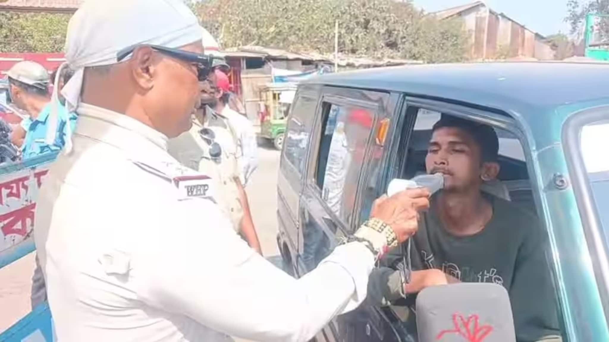 শিশুদের নিয়ে বেপরোয়া গতিতে ছুটছিল পুলকার, ধাওয়া করল পুলিশ! বর্ধমান শহরে কী কাণ্ড?