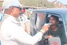 Burdwan: শিশুদের নিয়ে বেপরোয়া গতিতে ছুটছিল পুলকার, ধাওয়া করল পুলিশ! বর্ধমান শহরে কী কাণ্ড?