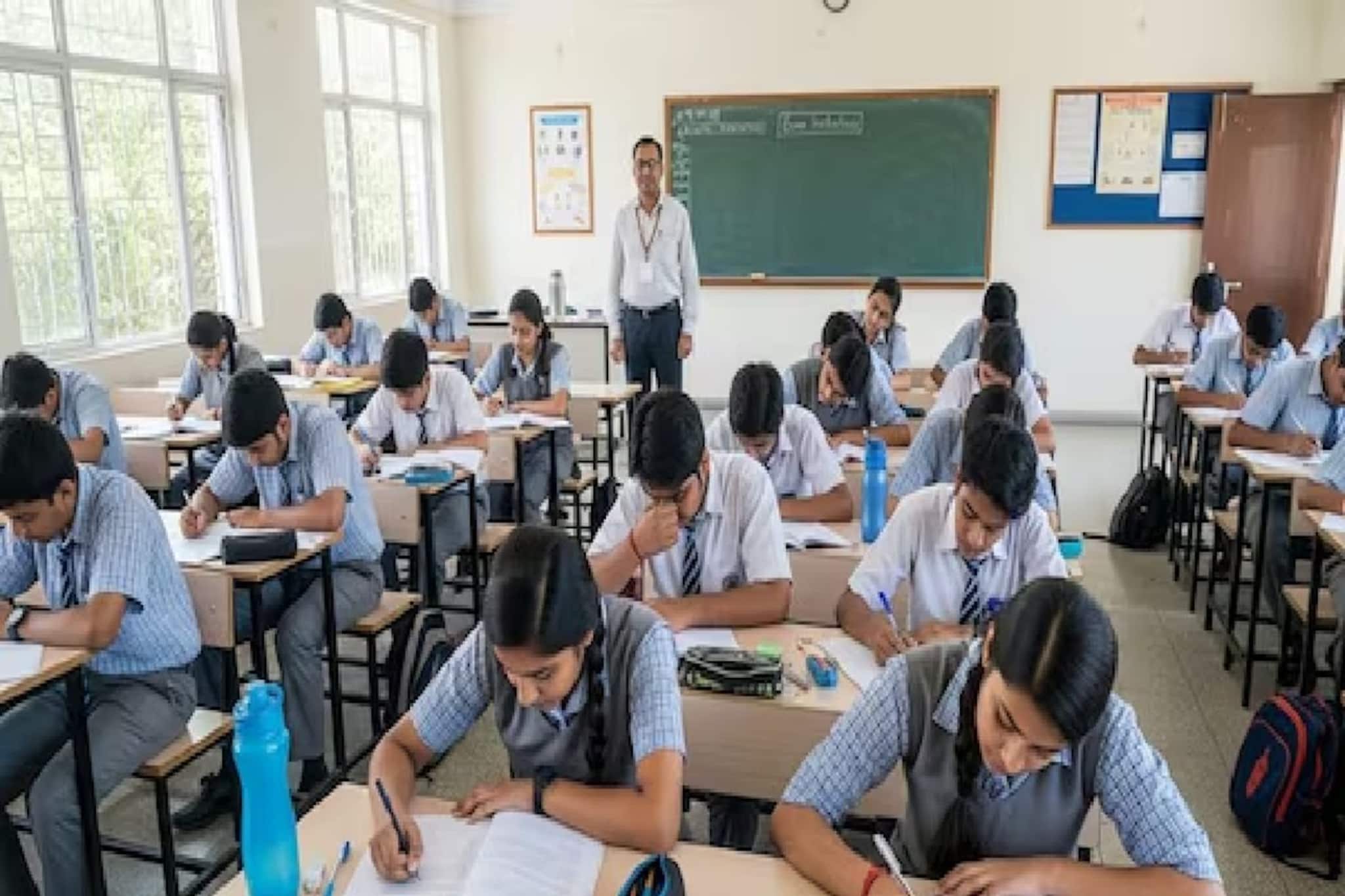 দ্বাদশ শ্রেণির অঙ্ক পরীক্ষা বলে কথা! হাতে অল্প সময়, রইল চটজলদি প্রস্তুতির সহজ টিপস! দ্বাদশ শ্রেণির অঙ্ক পরীক্ষা বলে কথা! হাতে অল্প সময়, রইল চটজলদি প্রস্তুতির সহজ টিপস!