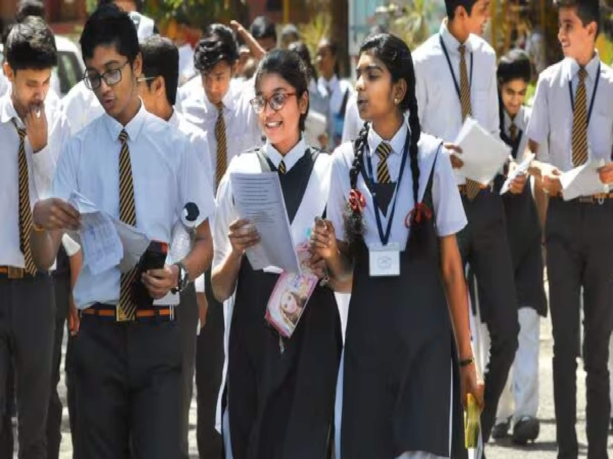 ৪৬ লক্ষ পরীক্ষার্থী, ১০টার পর হলে ঢোকা যাবে না! মঙ্গলে শুরু CBSE দশম-দ্বাদশ, রইল নিয়ম ৪৬ লক্ষ পরীক্ষার্থী, ১০টার পর হলে ঢোকা যাবে না! মঙ্গলে শুরু CBSE দশম-দ্বাদশ, রইল নিয়ম