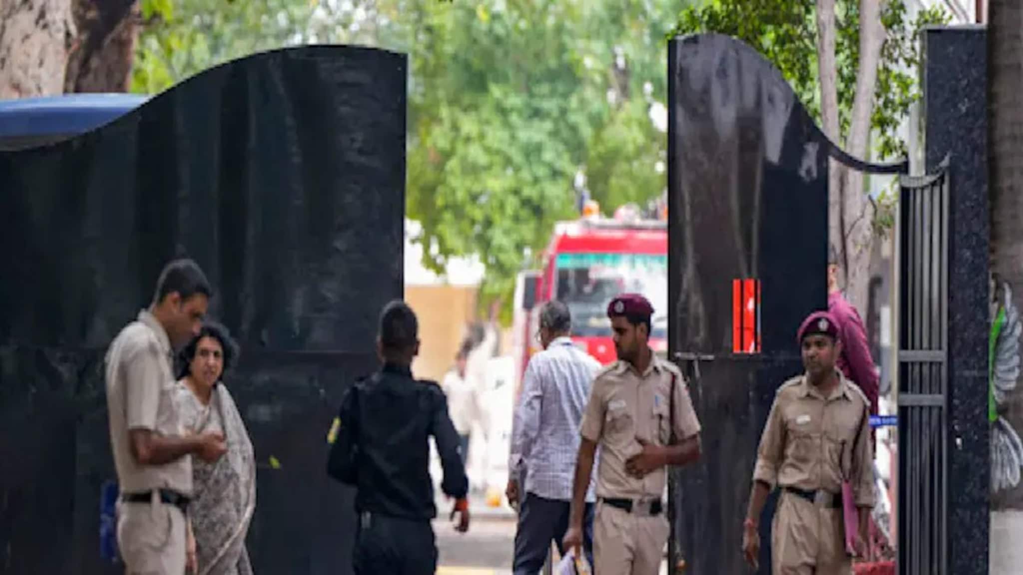 Delhi Bomb Threat: 'দিল্লি খালিস্তানে পরিণত হবে', ৯ স্কুলে পর পর বোমা হামলার হুমকি! রাজধানীতে বাড়ল নিরাপত্তা