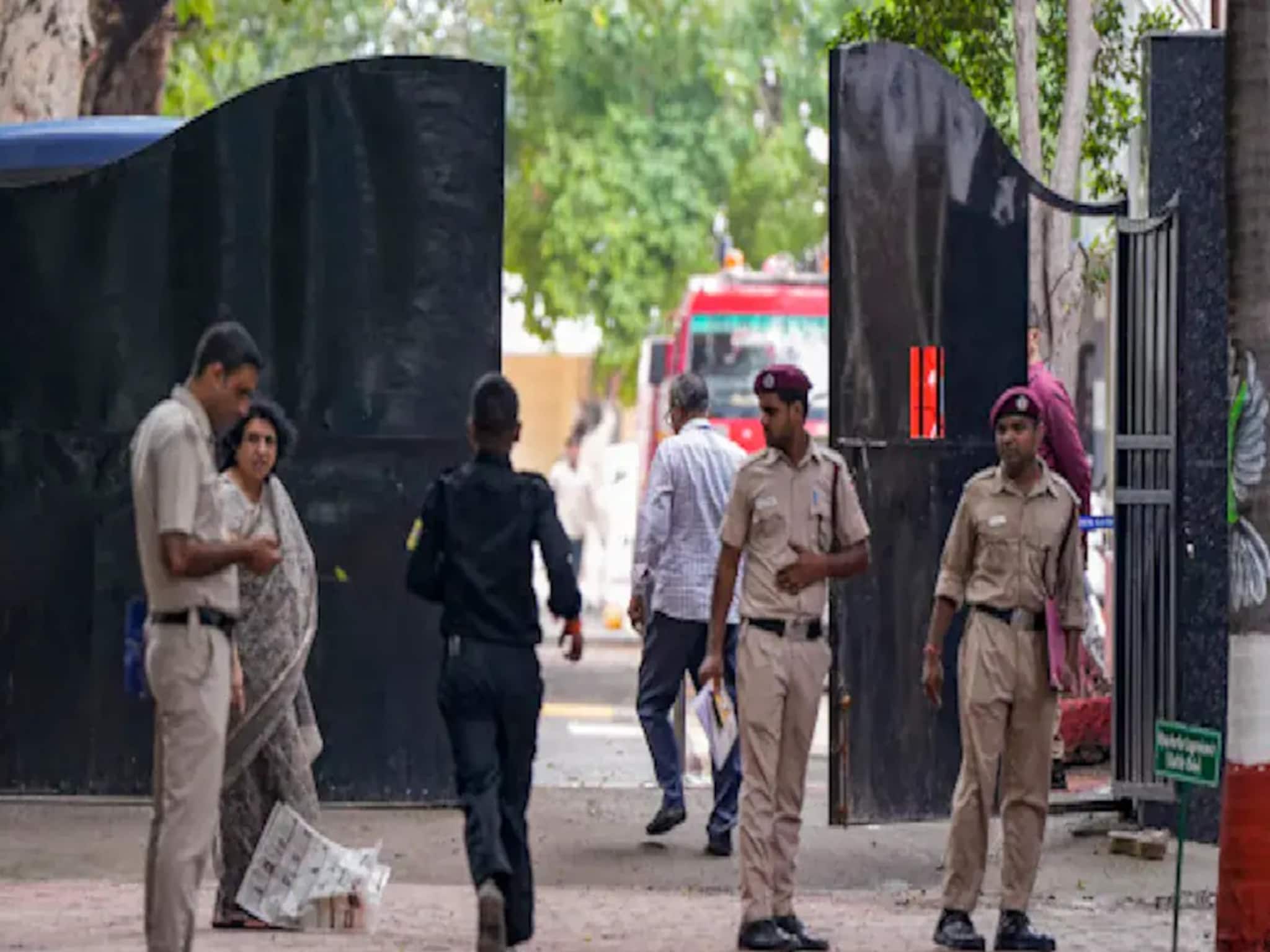 'দিল্লি খালিস্তানে পরিণত হবে', ৯ স্কুলে পর পর বোমা হামলার হুমকি! রাজধানীতে বাড়ল নিরাপত্তা