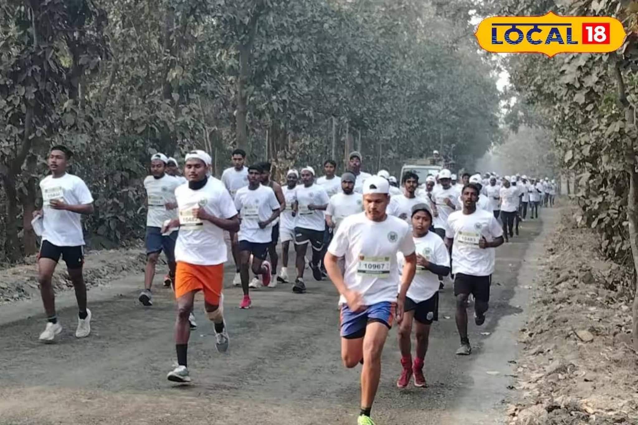 'রান ফর সুস্থ নিঃশ্বাস, সবুজ বিশ্বাস’! জেলা পুলিশের উদ্যোগে মিনি ম্যারাথনে জনজোয়ার 'রান ফর সুস্থ নিঃশ্বাস, সবুজ বিশ্বাস’! জেলা পুলিশের উদ্যোগে মিনি ম্যারাথনে জনজোয়ার