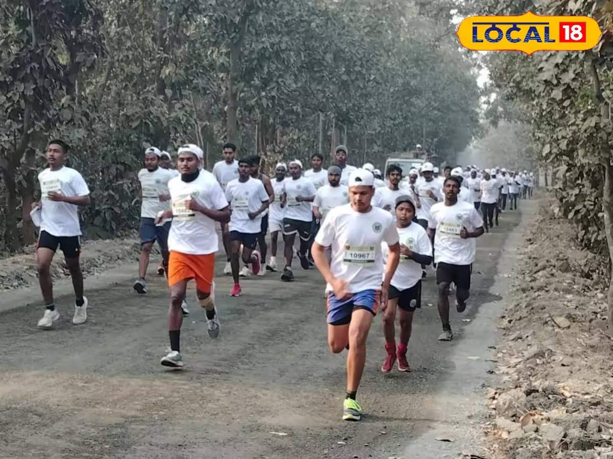 'রান ফর সুস্থ নিঃশ্বাস, সবুজ বিশ্বাস’! জেলা পুলিশের উদ্যোগে মিনি ম্যারাথনে জনজোয়ার 'রান ফর সুস্থ নিঃশ্বাস, সবুজ বিশ্বাস’! জেলা পুলিশের উদ্যোগে মিনি ম্যারাথনে জনজোয়ার