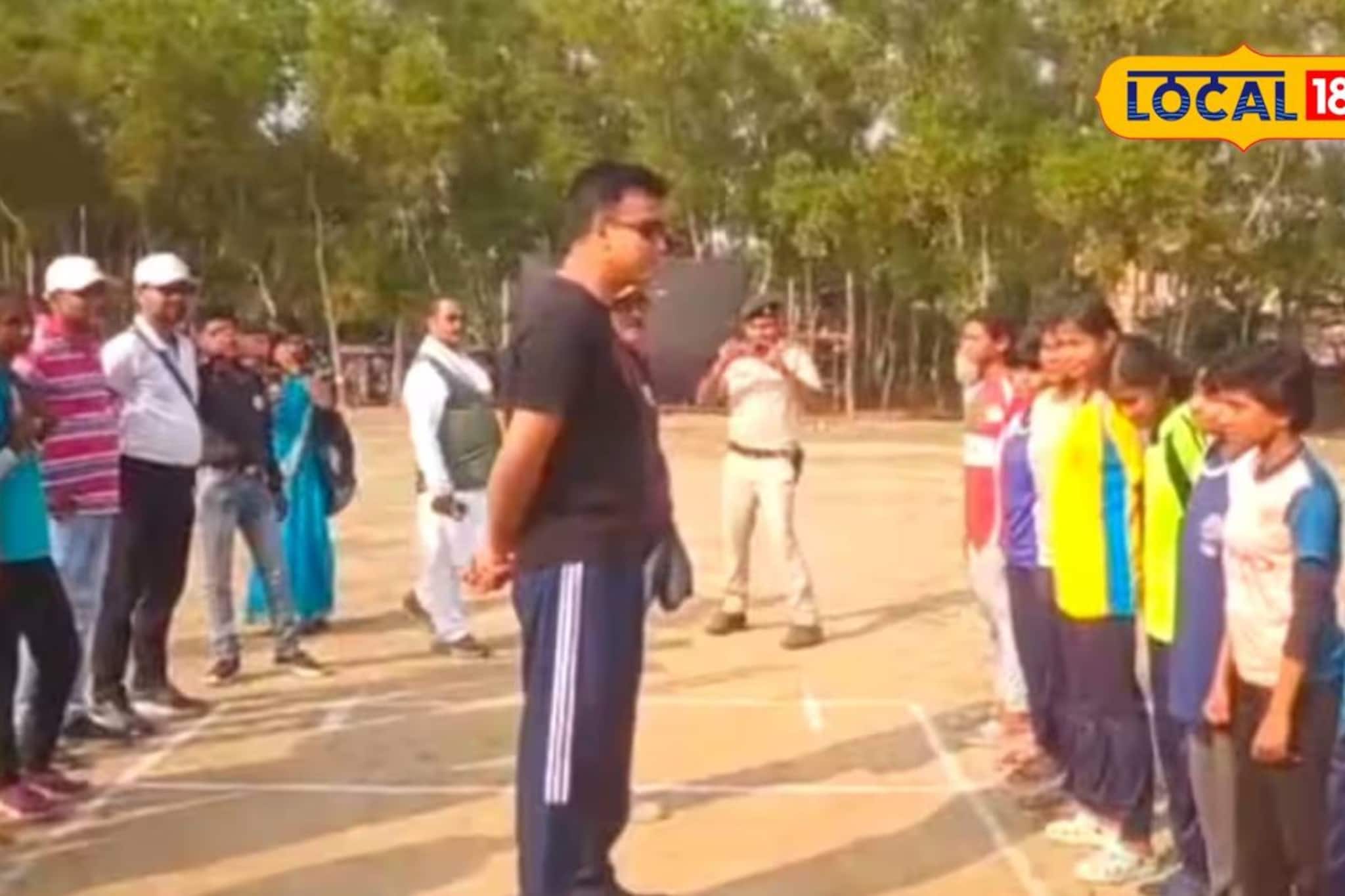 ব্যাট-বলে শান্তির বার্তা! ভোটের আগে সম্প্রীতি বজায় রাখতে জেলা পুলিশের নয়া কৌশল