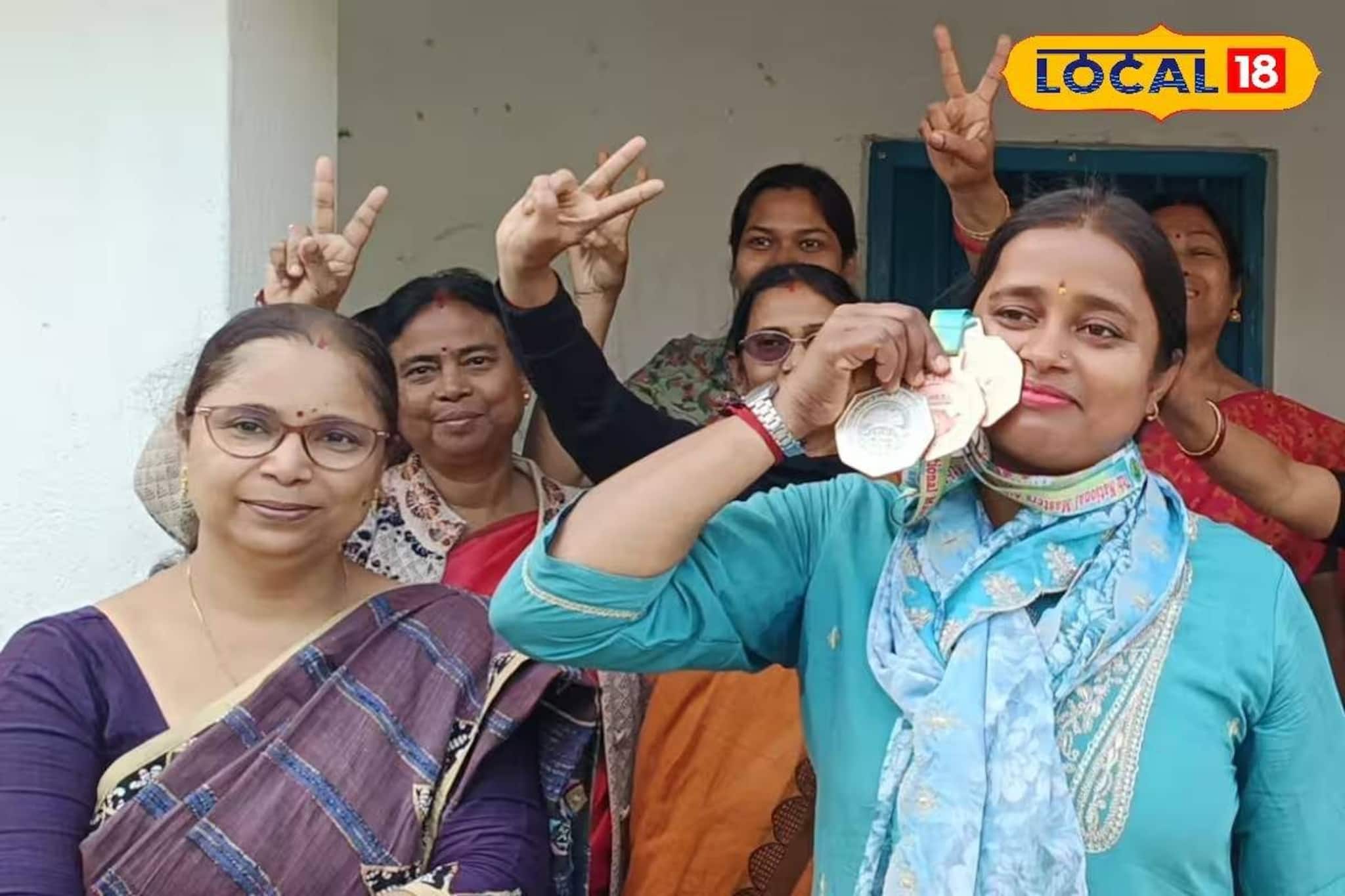 ৪০ বছর বয়সে খেলাধূলায় সাফল্য! রাজস্থান থেকে রুপো জিতে ফিরলেন তমলুকের শিক্ষিকা