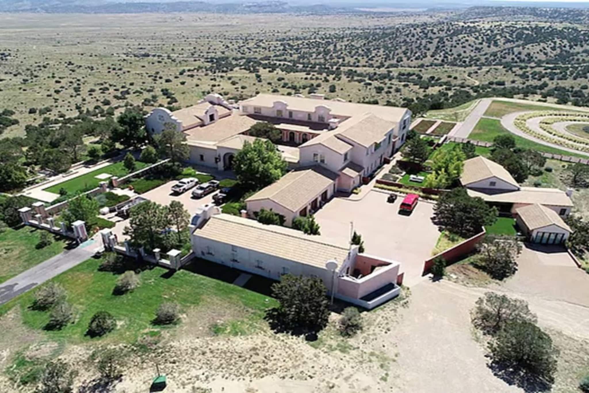 নিউ মেক্সিকোর খামারে পোঁতা শয়ে-শয়ে কিশোরীদের লাশ! এপস্টিন ফাইলের সবচেয়ে হাড়হিম অধ্যায়