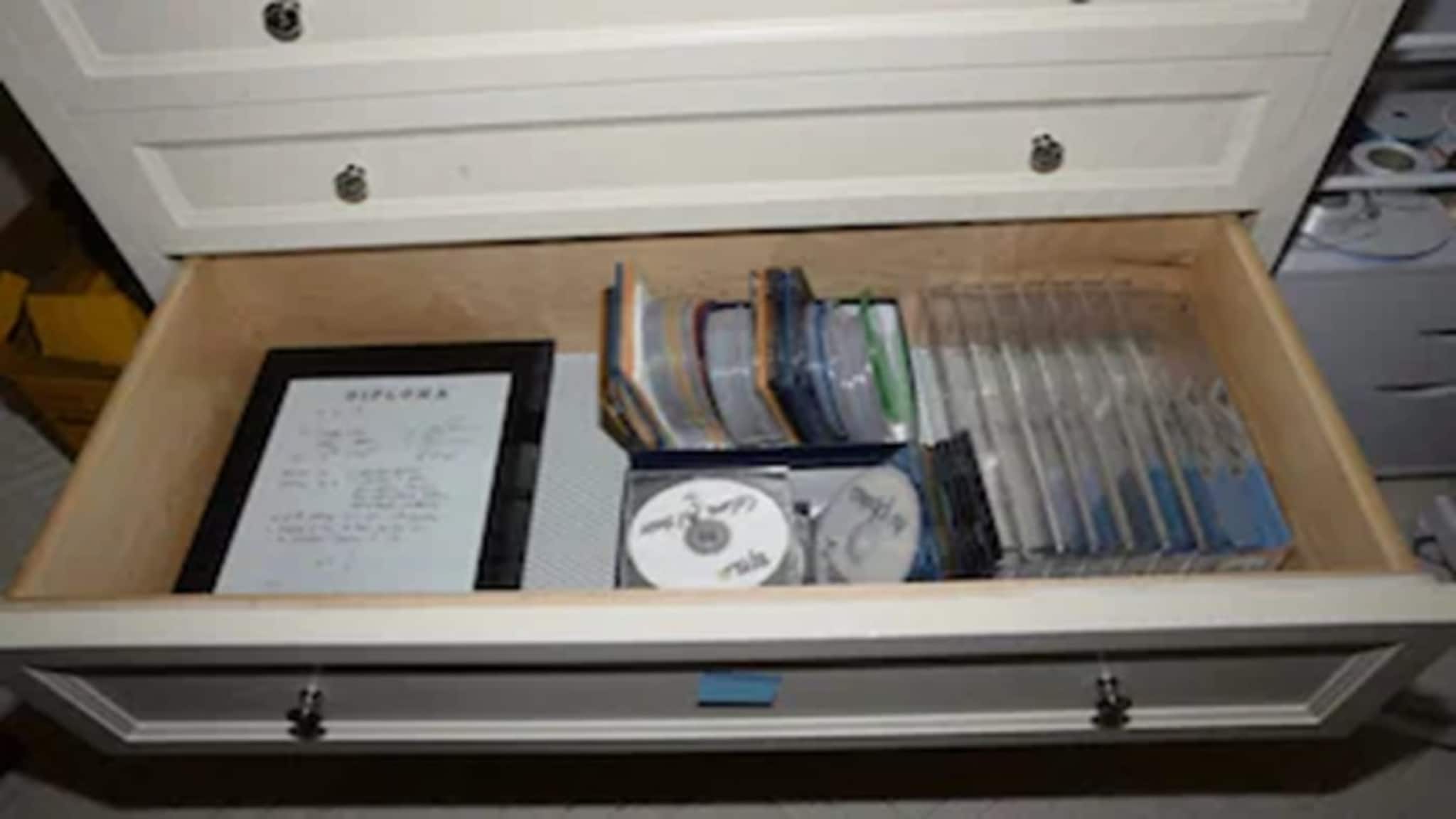 Epstein Files: নৃশংস এপস্টিন কাণ্ড! মিলে গেল ছটি গোপন লকার! কী মিলল জানেন গোপন লকারে? শুনে আঁতকে উঠবেন