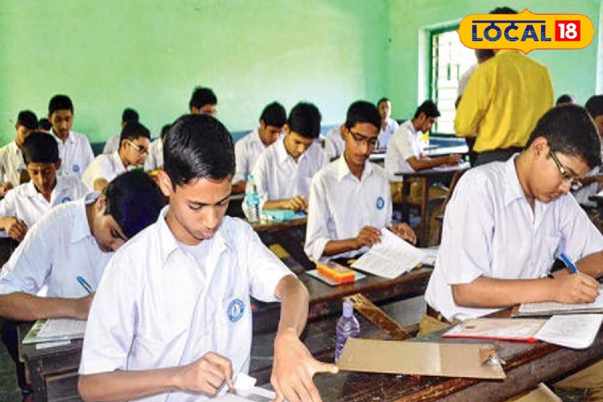 মাধ্যমিকে একজন ছাত্রকে উত্তর বলে সাহায্য, বাকিদের জন্য কড়াকড়ি! শিক্ষকের বিরুদ্ধে বিক্ষোভ