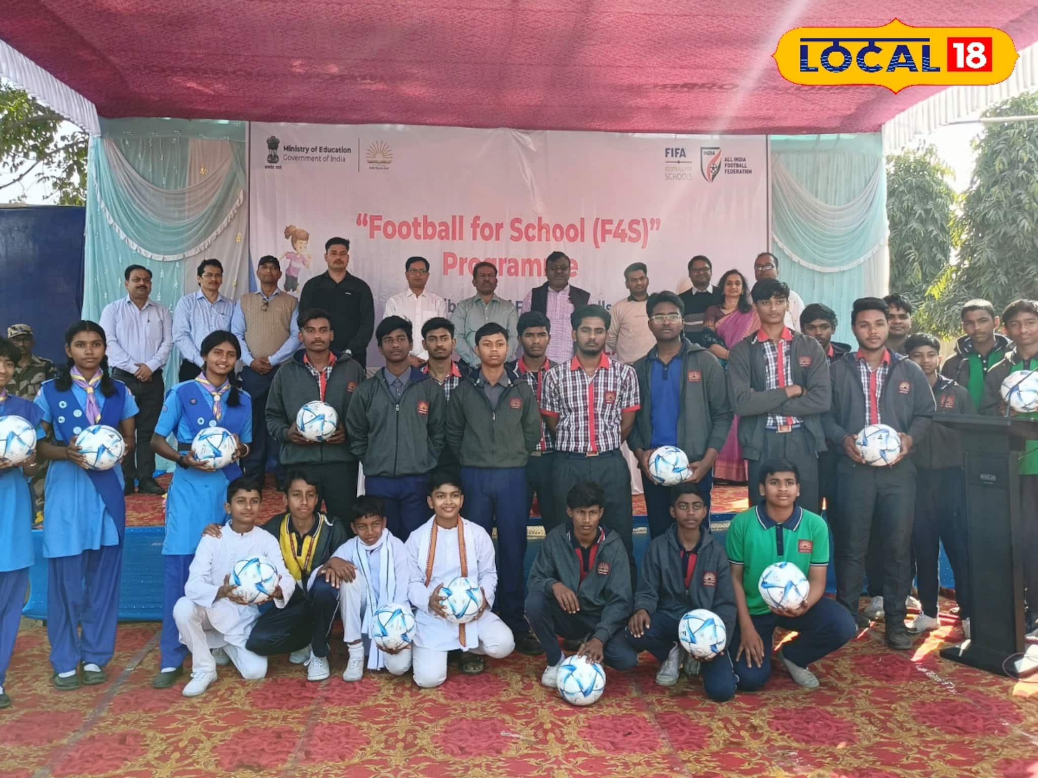 পুরুলিয়ার স্কুলে স্কুলে আন্তর্জাতিক মানের ফুটবল! খেলাধুলায় উৎসাহ বাড়ানোর উদ্যোগ