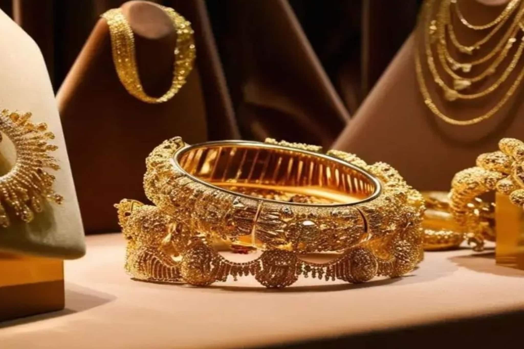 সোনা ও রুপোর দামে টানা হ্রাস, প্রতি কেজি রুপোর দাম ১৫,০০০ টাকা কমেছে