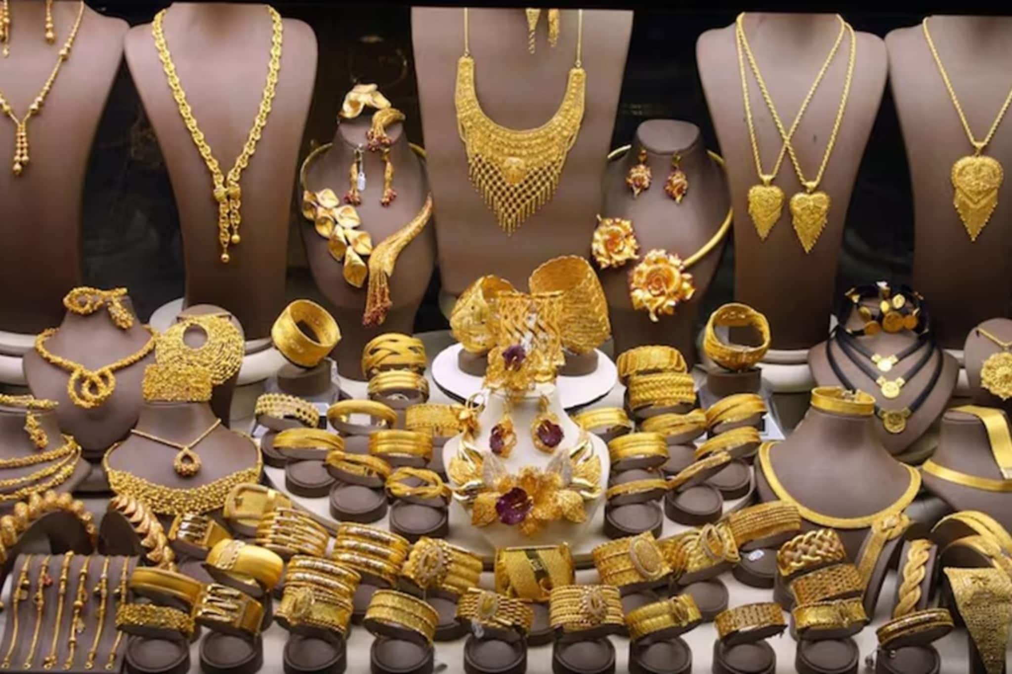 সোনার দাম মারাত্মকভাবে কমতে চলেছে? তাহলে সোনা এখন ধরে রাখা উচিৎ না বিক্রি করে দেওয়াই ভাল? সোনার দাম মারাত্মকভাবে কমতে চলেছে? তাহলে সোনা এখন ধরে রাখা উচিৎ না বিক্রি করে দেওয়াই ভাল?