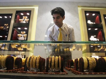 সোনা বনাম ডলার: অর্থনীতিবিদ পিটার শিফের উদ্বেগজনক বার্তা বিনিয়োগকারীদের মধ্যে চাঞ্চল্য !