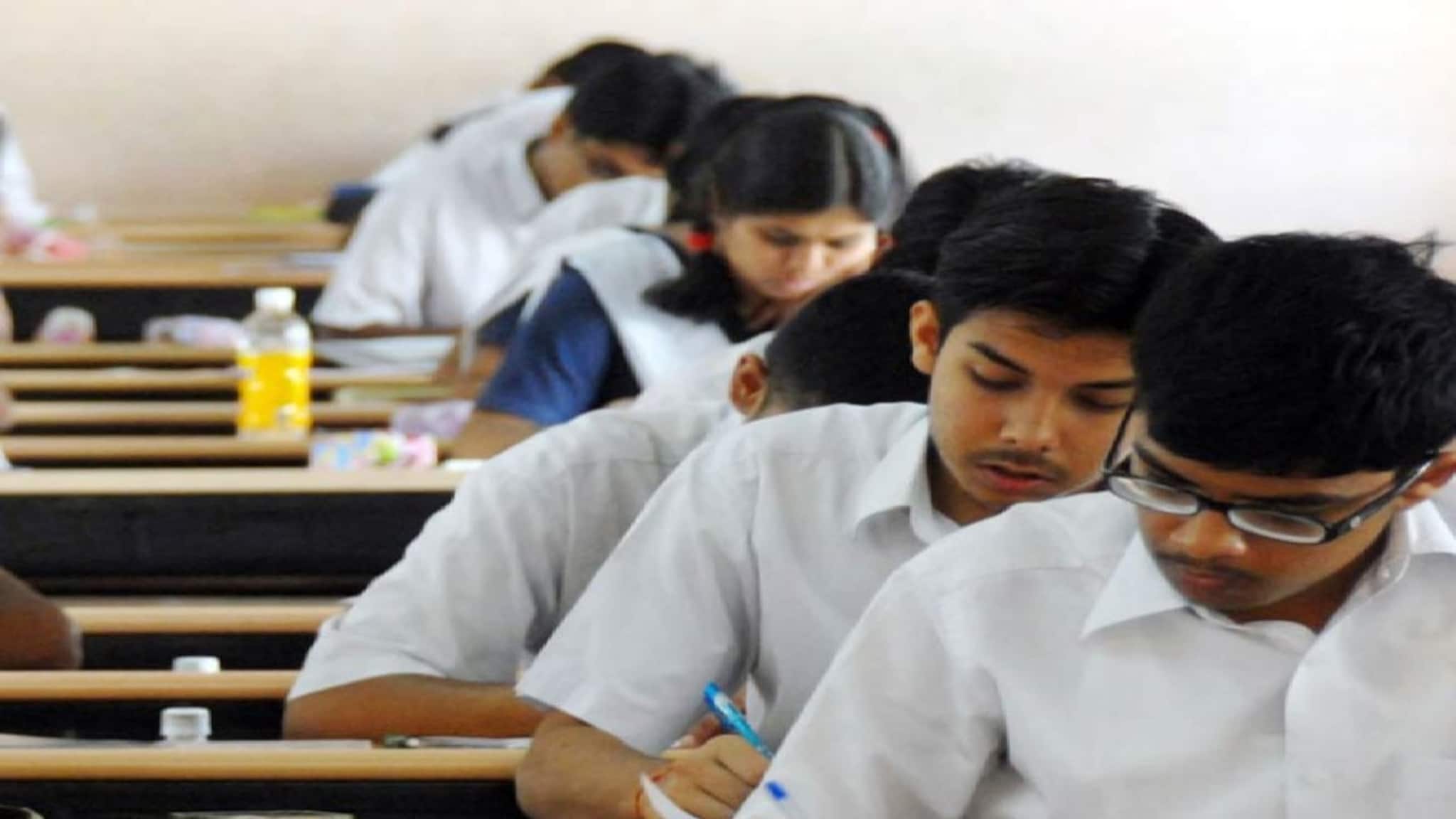 HS Exam 2026: প্রথমবার সেমিস্টারে উচ্চ মাধ্যমিক, এবার উত্তর লিখতে হবে মেপে, চাইলেও মিলবে না অতিরিক্ত পাতা!