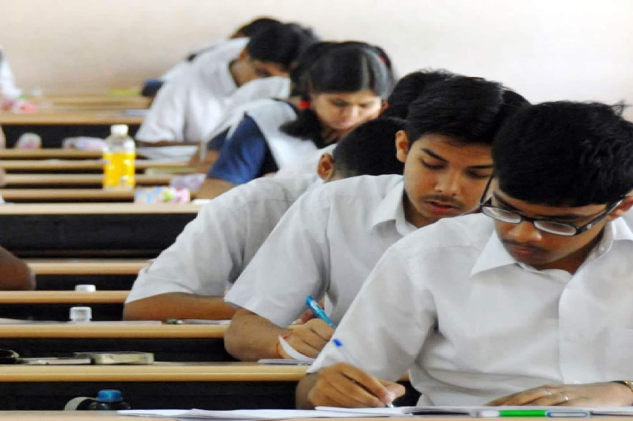 প্রথম সেমিস্টারে উচ্চ মাধ্যমিক, এবার উত্তর লিখতে হবে মেপে, চাইলেও মিলবে না অতিরিক্ত পাতা!