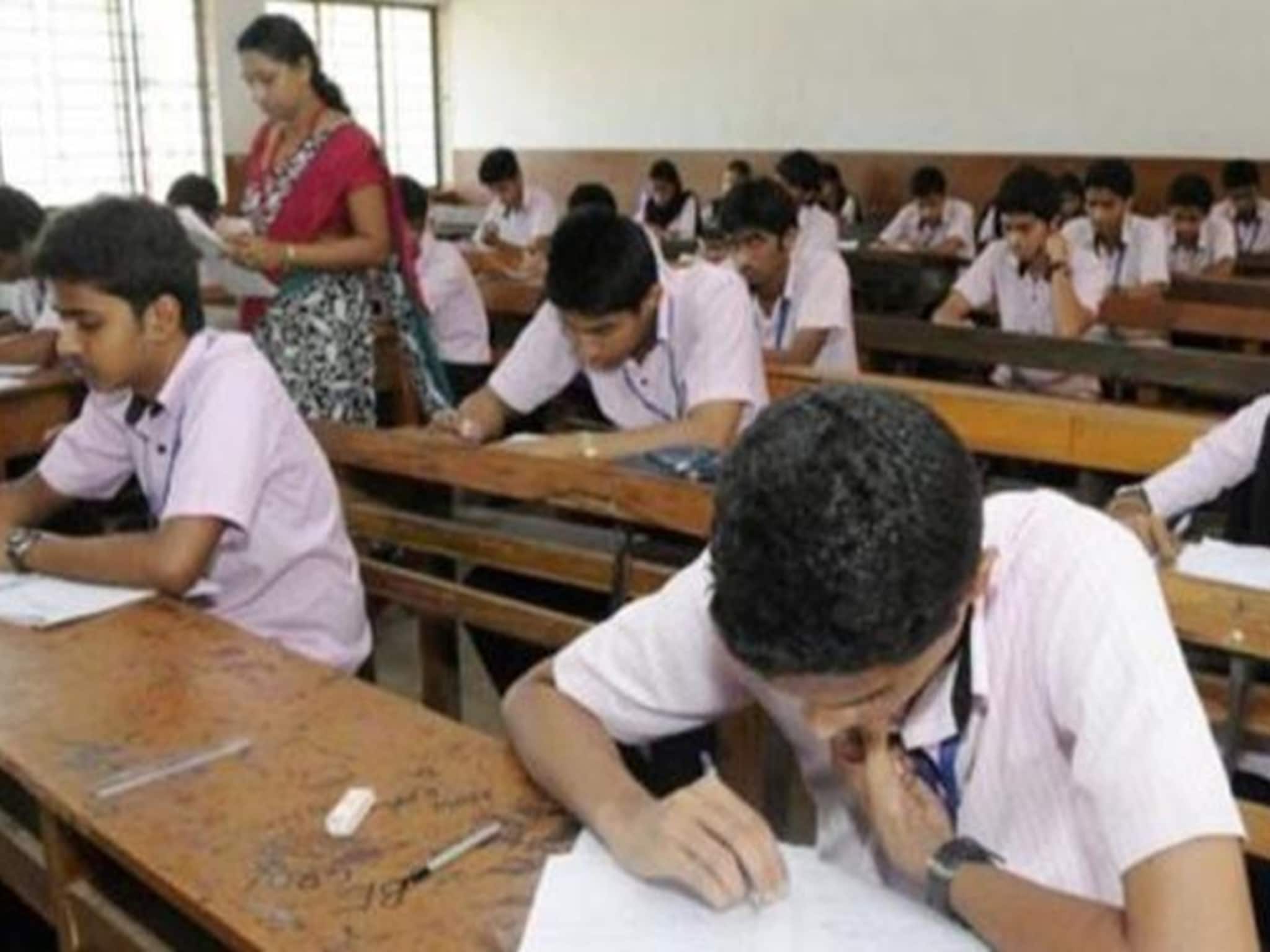 উচ্চ মাধ্যমিক পরীক্ষা চলাকালীন নির্বাচন কমিশন ছাড় দিল কয়েকজন আধিকারিকদের SIR-এর কাজ থেকে