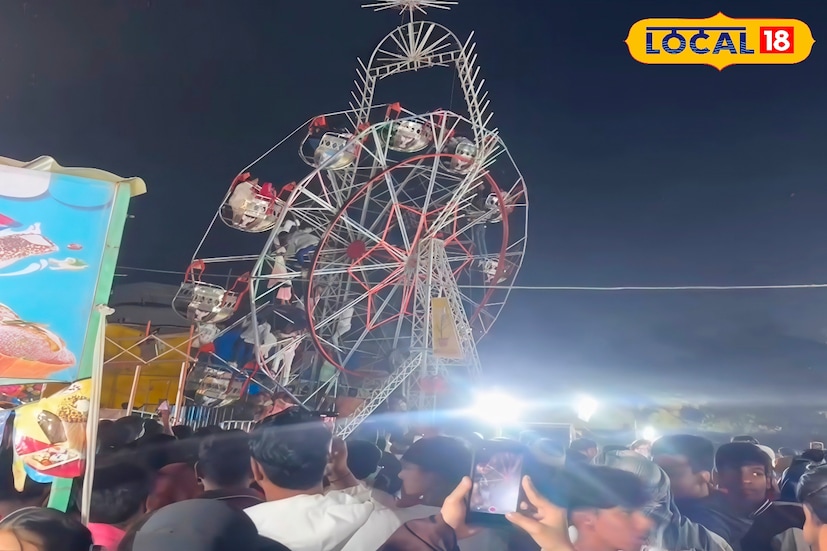 নিউ টাউনের হাতিয়ারা এলাকায় মেলা চলাকালীন নাগরদোলায় যান্ত্রিক বিভ্রাটের ঘটনায় চাঞ্চল্য ছড়াল। মেলার আনন্দের মাঝেই হঠাৎ ঘটে যায় এই ভয়াবহ দুর্ঘটনা, যা মুহূর্তের মধ্যে আতঙ্কে রূপ নেয়। নাগরদোলার একটি যন্ত্রাংশ ভেঙে যাওয়ায় সেটি হেলে পড়ে, আর তাতেই বড়সড় বিপদের আশঙ্কা তৈরি হয়। নিউ টাউনের হাতিয়ারা এলাকায় মেলা চলাকালীন নাগরদোলায় যান্ত্রিক বিভ্রাটের ঘটনায় চাঞ্চল্য ছড়াল। মেলার আনন্দের মাঝেই হঠাৎ ঘটে যায় এই ভয়াবহ দুর্ঘটনা, যা মুহূর্তের মধ্যে আতঙ্কে রূপ নেয়। নাগরদোলার একটি যন্ত্রাংশ ভেঙে যাওয়ায় সেটি হেলে পড়ে, আর তাতেই বড়সড় বিপদের আশঙ্কা তৈরি হয়।