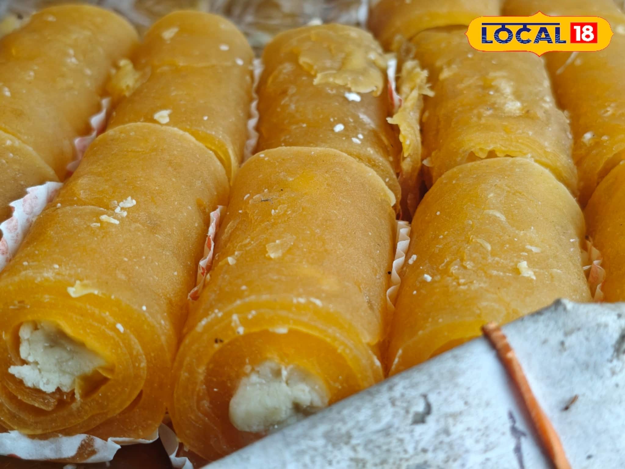 মিষ্টিপ্রেমীদের পকেটে কোপ! বাঁকুড়ায় একলাফে অনেকটা বাড়ল রসগোল্লা-সন্দেশের দাম মিষ্টিপ্রেমীদের পকেটে কোপ! বাঁকুড়ায় একলাফে অনেকটা বাড়ল রসগোল্লা-সন্দেশের দাম