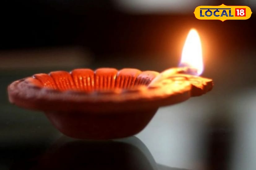 প্রত্যেকটি গার্হস্থ্য বাড়িতে সকাল এবং সন্ধ্যায় প্রদীপ জ্বালানোর রীতি রয়েছে। বেশিরভাগ ক্ষেত্রেই মাটির প্রদীপ জ্বালানো হয় তবে অনেক ক্ষেত্রে কাঁসার বা স্টিলের প্রদীপও জ্বালানো হয়। কিন্তু আপনি হয়তো জানেন না এমন একটি বিশেষ প্রদীপ রয়েছে, সেটি যদি আপনি জ্বালাতে পারেন তাহলে সৌভাগ্য আপনার কাছে খুব সহজেই ধরা দেবে।