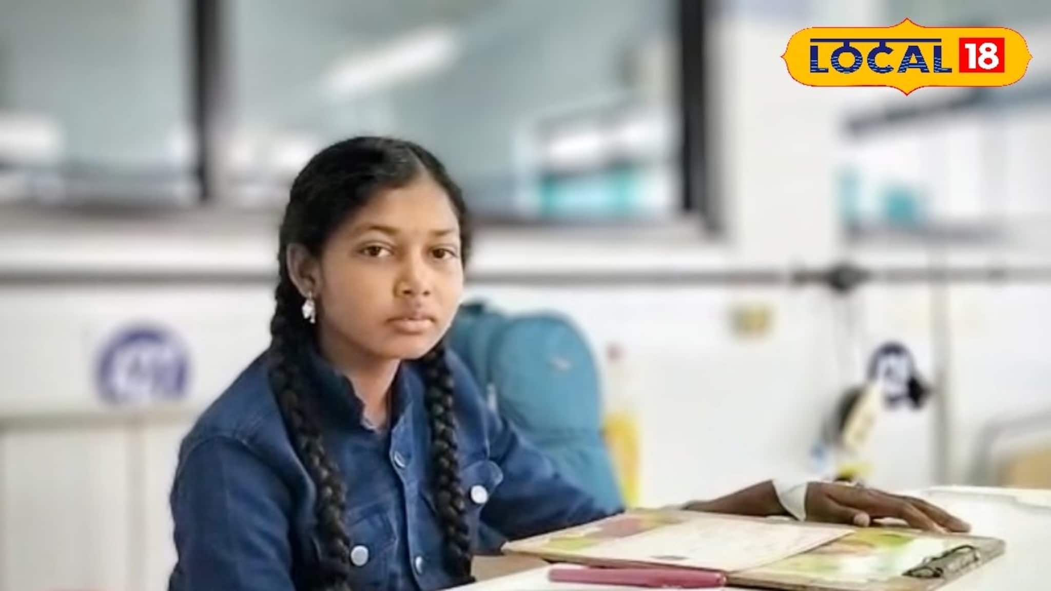 শরীর হার মানলেও মনে অদম্য জেদ! হাসপাতালের বেডে বসেই পরীক্ষা দিল অসুস্থ ছাতনার ছাত্রী