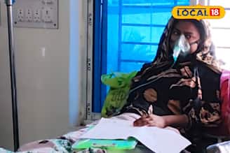 অধ্যবসায় একেই বলে!হাসপাতালে মুখে মাস্ক,মন দিয়ে মাধ্যমিকের ইংরেজি পরীক্ষা দিচ্ছে রুম্পা