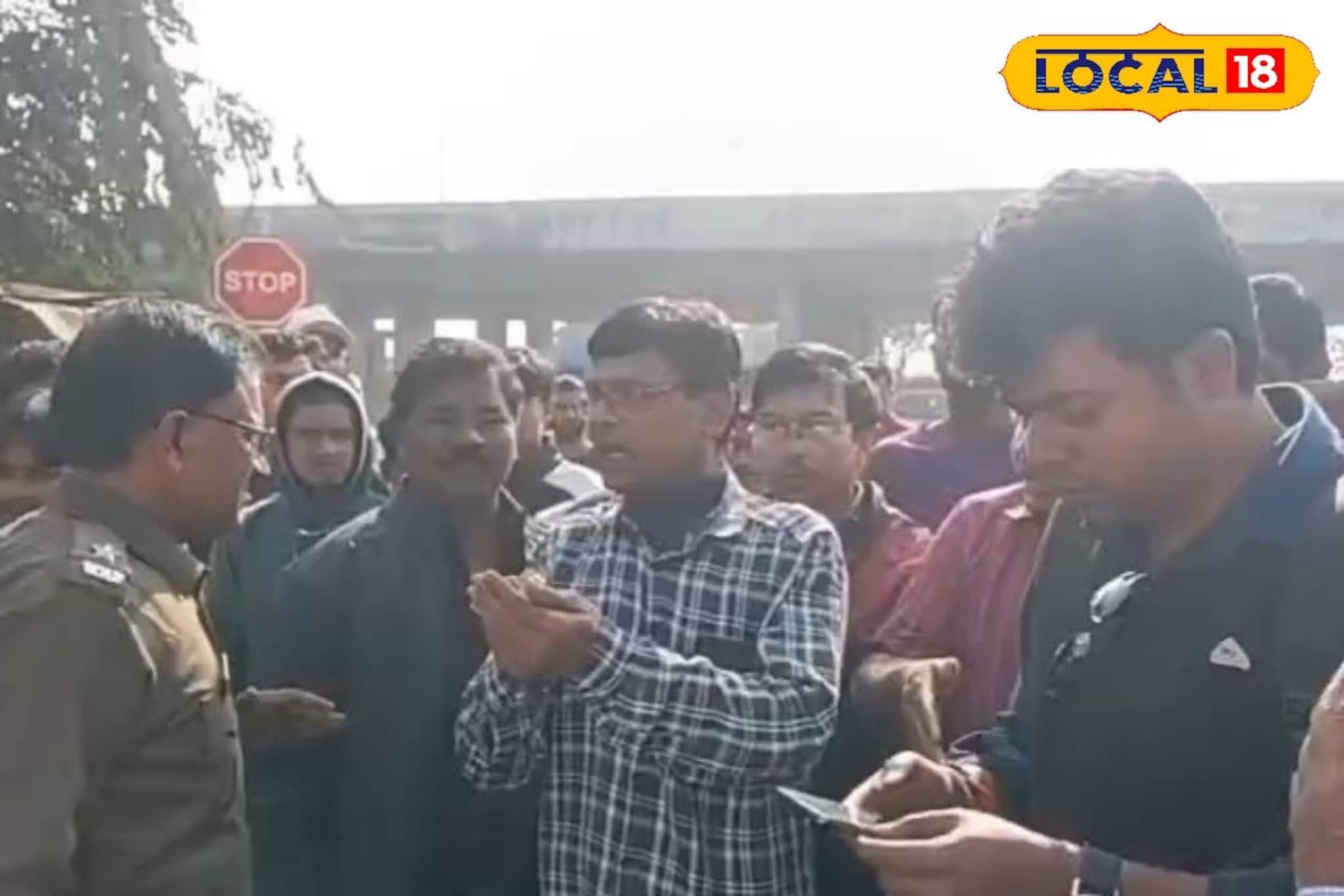 'কোথা থেকে এল মোবাইল?' নিয়ম মানতে বলায় তুলকালাম জামালপুরে! অবর বিদ্যালয় পরিদর্শককে মারধর