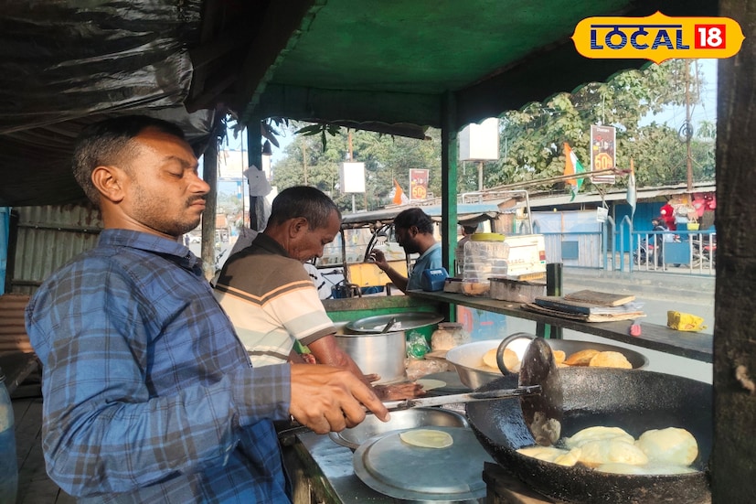 এই দোকানে দীর্ঘ লাইনে দাঁড়াতে বিরক্ত হন না কেউ! কেন জানেন?মূল্যবৃদ্ধির সময়েও এখানকার ৫ টাকার কচুরিতে লেগে থাকে ভালবাসার স্বাদ! কুড়ি বছরের ছোট্ট দোকানে বড় গল্প বলে যায় তিস্তার পাড়ে ছোট্ট শহর ময়নাগুড়ির এই দোকান।